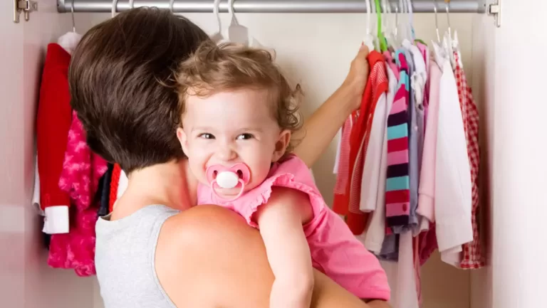 How to store baby clothes without a closet