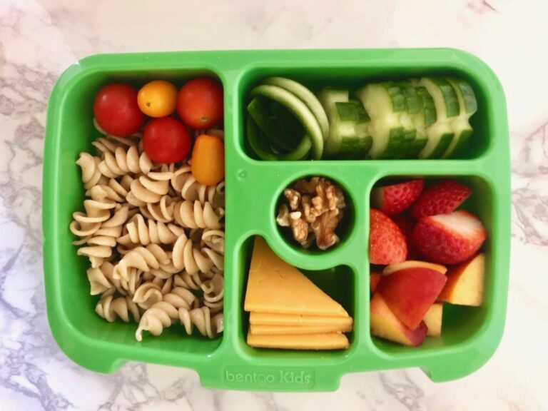 How to Pack a Healthy and Balanced Lunchbox for Your Child