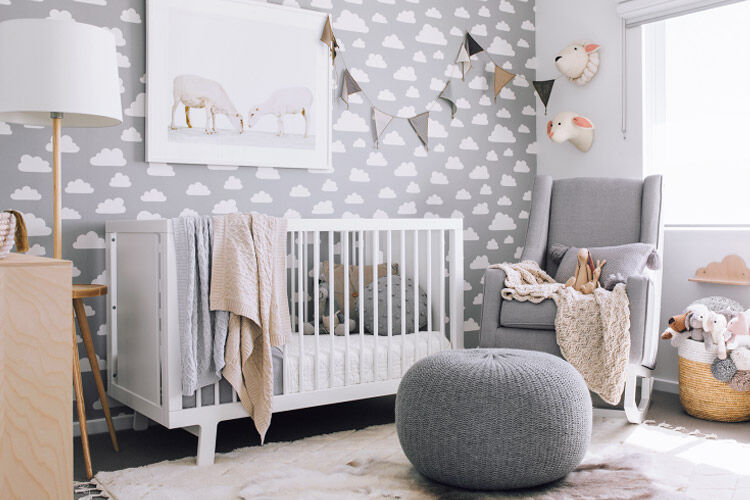 Creating a Minimalist Nursery: Tips for a Clutter-Free and Calming Space